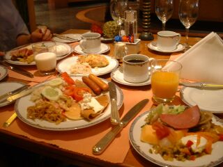 2003_0630_105749AA.JPG - 19,193BYTES