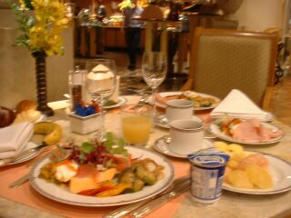 2003_0701_104319AA.JPG - 17,876BYTES